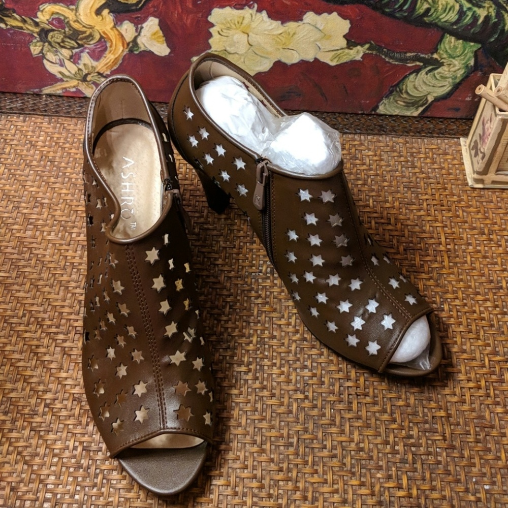 Ladies Astro shoes